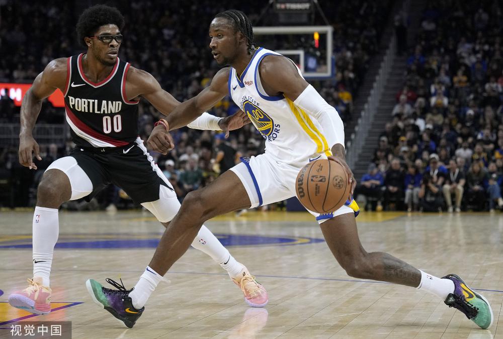 她以其敏捷 她以其敏捷